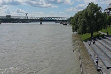 Vysoká hladina Dunaja pri Eurovei. FOTO: imeteo.sk (reprofoto)