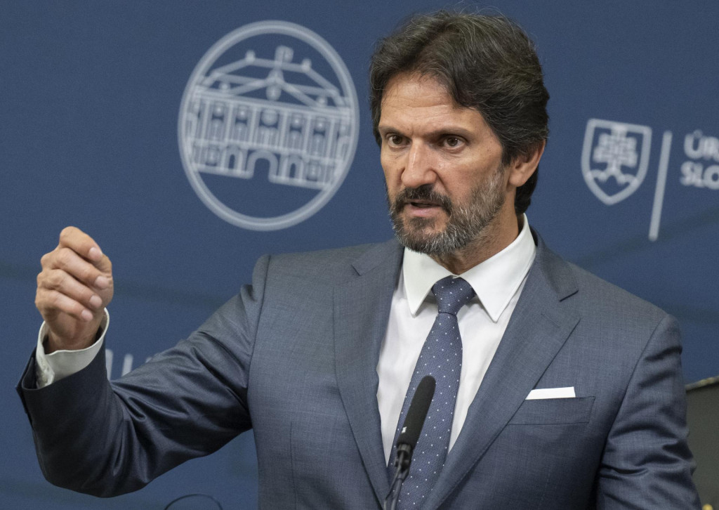 Na sn&iacute;mke podpredseda vl&aacute;dy a minister obrany SR Robert Kaliň&aacute;k (Smer-SD) počas tlačovej konferencie na t&eacute;mu &rdquo;Bezpečnostn&aacute; situ&aacute;cia na Slovensku&rdquo; 19. m&aacute;ja 2024 v Bratislave. FOTO TASR - Martin Baumann FOTO: Martin Baumann