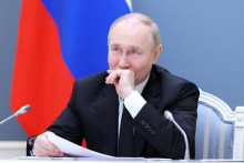 Ruský prezident Vladimir Putin vie, že vojnová ekonomika funguje len vďaka štátnemu intervencionizmu a jej dlhodobé vyhliadky sú mizerné. FOTO: REUTERS