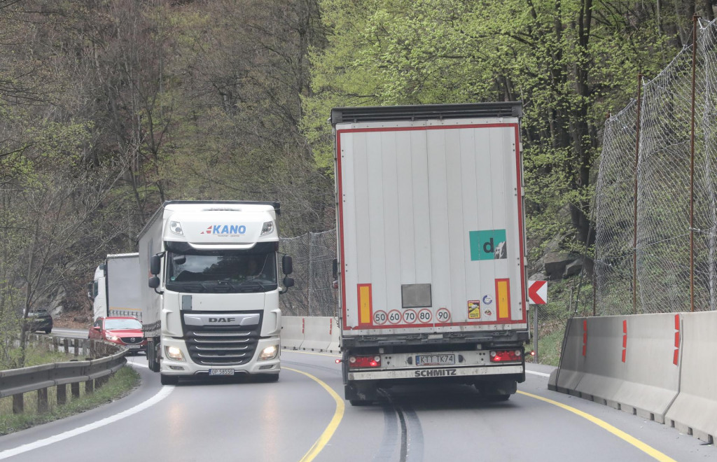 Problematická cesta popod Strečno. FOTO: HN/Peter Mayer