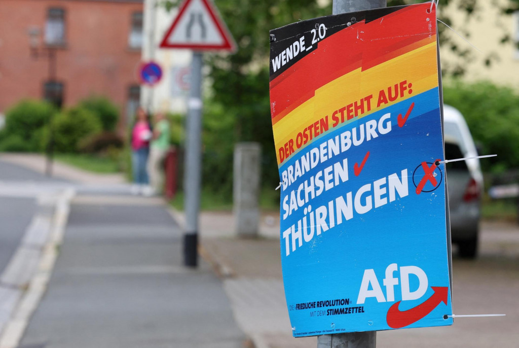 Na predvolebnom plagáte krajne pravicovej strany Alternatíva pre Nemecko AFD je napísané „Východ sa postavil.” FOTO: Reuters