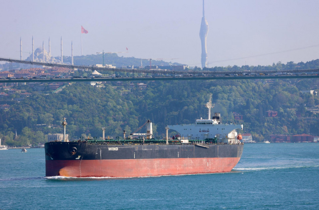 Ropný tanker pod panamskou vlajkou.  FOTO: Reuters