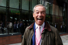 Nigel Farage sa podľa svojich slov rozhodol kandidovať, lebo v opačnom prípade by sa cítil previnilo za to, že sklamal milióny ľudí. FOTO: Reuters