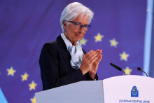 Prezidentka ECB Christine Lagardová vysvetľuje, prečo banka pristúpila k zníženiu eurových úrokov, no nechce prezradiť, čo bude ďalej. FOTO: REUTERS