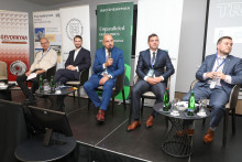 Zľava počas konferencie Kapitálový trh 2024 o našom kapitálovom trhu diskutovali Miron Zelina, podpredseda výkonného výboru AOCP, Lukáš Bonko, generálny riaditeľ BCPB, Artur Gevorkyan, zakladateľ spoločnosti Gevorkyan, Andrej Bátovský, finančný riaditeľ spoločnosti Gevorkayn, a Adam Nádaský, vedúci oddelenia NBS. FOTO: HN/Peter Mayer