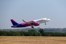 Lietadlo Wizz Air štartuje z medzinárodného letiska Ferenca Liszta v Budapešti. FOTO: Reuters