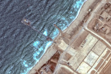Satelitná snímka ukazuje pohľad na mólona pobreží Gazy, 26. mája 2024. FOTO: Reuters/ Maxar Technologie