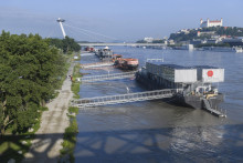Na snímke zvýšená hladina rieky Dunaj. FOTO: TASR/Jaroslav Novák