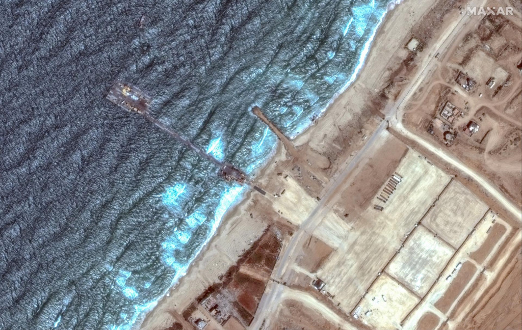 Satelitná snímka ukazuje pohľad na mólona pobreží Gazy, 26. mája 2024. FOTO: Reuters/ Maxar Technologie