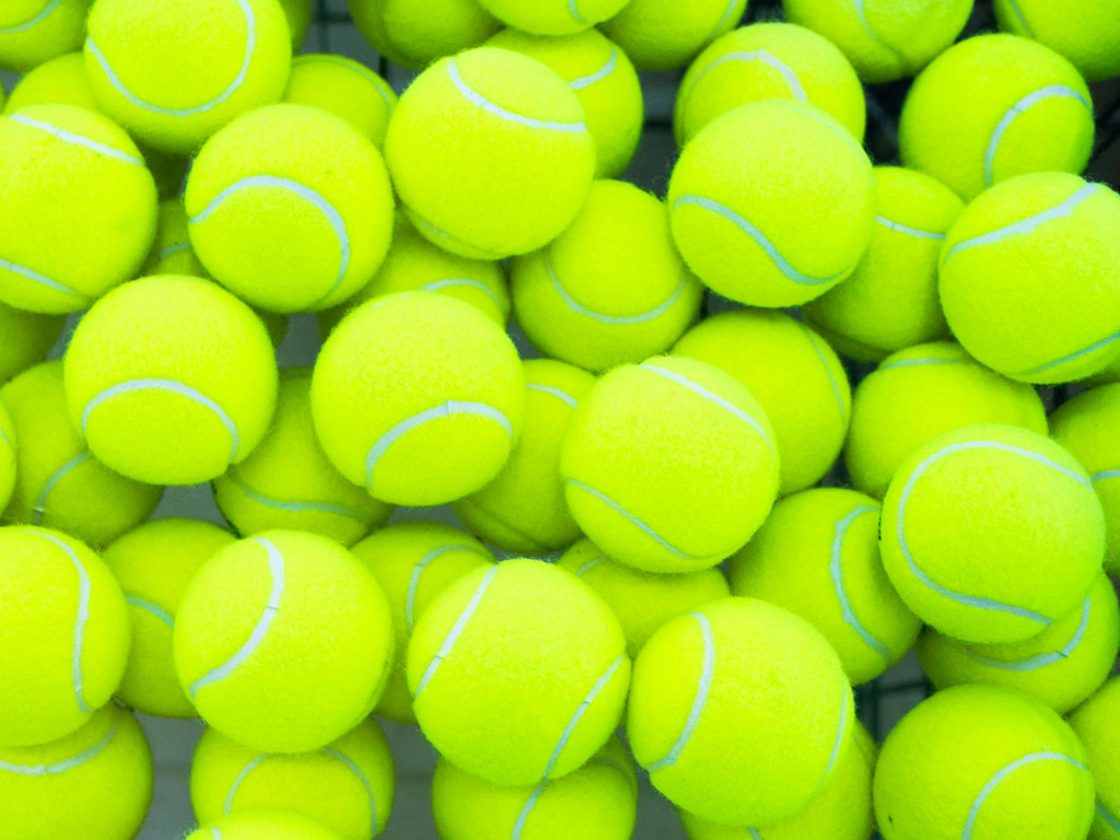 Z tenisových loptičiek si môžete vyrobiť zaujímavé doplnky do vašej domácnosti.