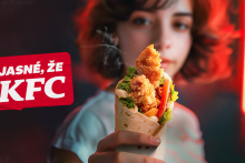 Značka sa spotom prihovára nielen svojej primárnej cieľovej skupine, mladým, ale vďaka nasadeniu v televízii ju rozširuje aj na ľudí, ktorí KFC nikdy neskúsili.