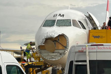Zničené lietadlo po pristátí. FOTO: Instagram/@emm.ely
