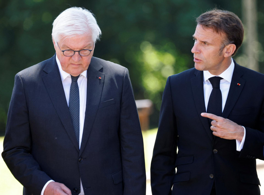 Francúzsky prezident Emmanuel Macron a nemecký prezident Frank-Walter Steinmeier. FOTO: Reuters