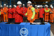 Snímka z roku 2013, keď zotrvanie U. S. Steel na Slovensku potvrdilo až memorandum s vládou.

FOTO: TASR/F. IVÁN