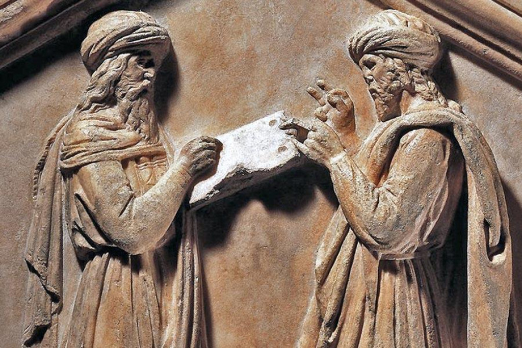 Pytagoras a Euklides, ako ich v 15. storočí stvárnil na reliéfe taliansky renesančný sochár Luca Della Robbia. V skutočnosti sa obaja učenci osobne stretnúť nemohli., Pytagoras žil v 6. storočí pred n. l., Euklides o tri storočia neskôr.