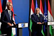 Maďarský premiér Viktor Orbán a generálny tajomník NATO Jens Stoltenberg. FOTO: Reuters