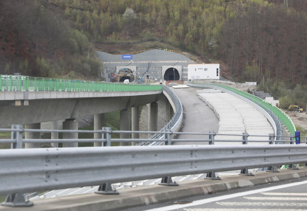 Podľa posledných informácií to vyzerá tak, že tunel Višňové bude hotový skôr. FOTO: HN/Peter Mayer