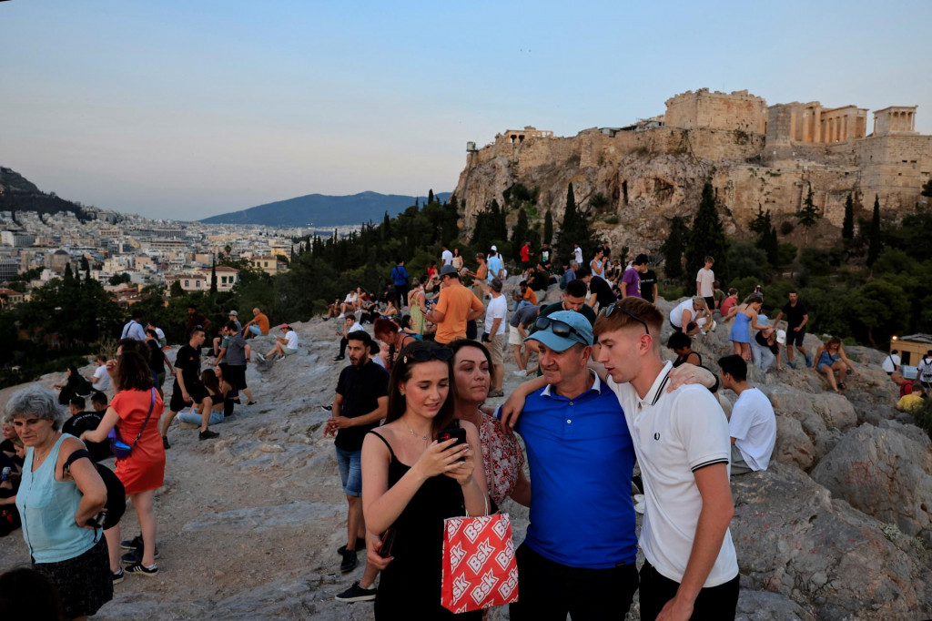 Vch Areopagus s výhľadom na Akropolu v Aténach. FOTO: Reuters