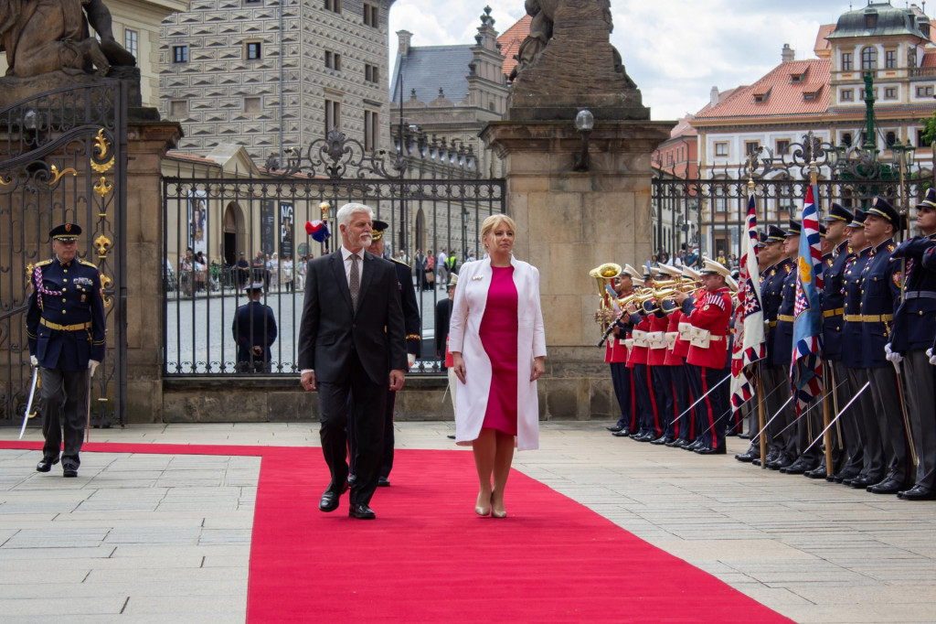 Český prezident Petr Pavel a slovenská prezidentka Zuzana Čaputová. FOTO: TASR/Barbora Vizváryová