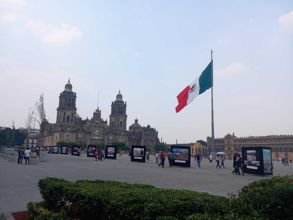 Srdcom metropoly Mexico City, kde sa konajú všetky dôležité zhromaždenia, je Námestie ústavy prezývané aj Zócalo. FOTO: HN/Pavel Novotný