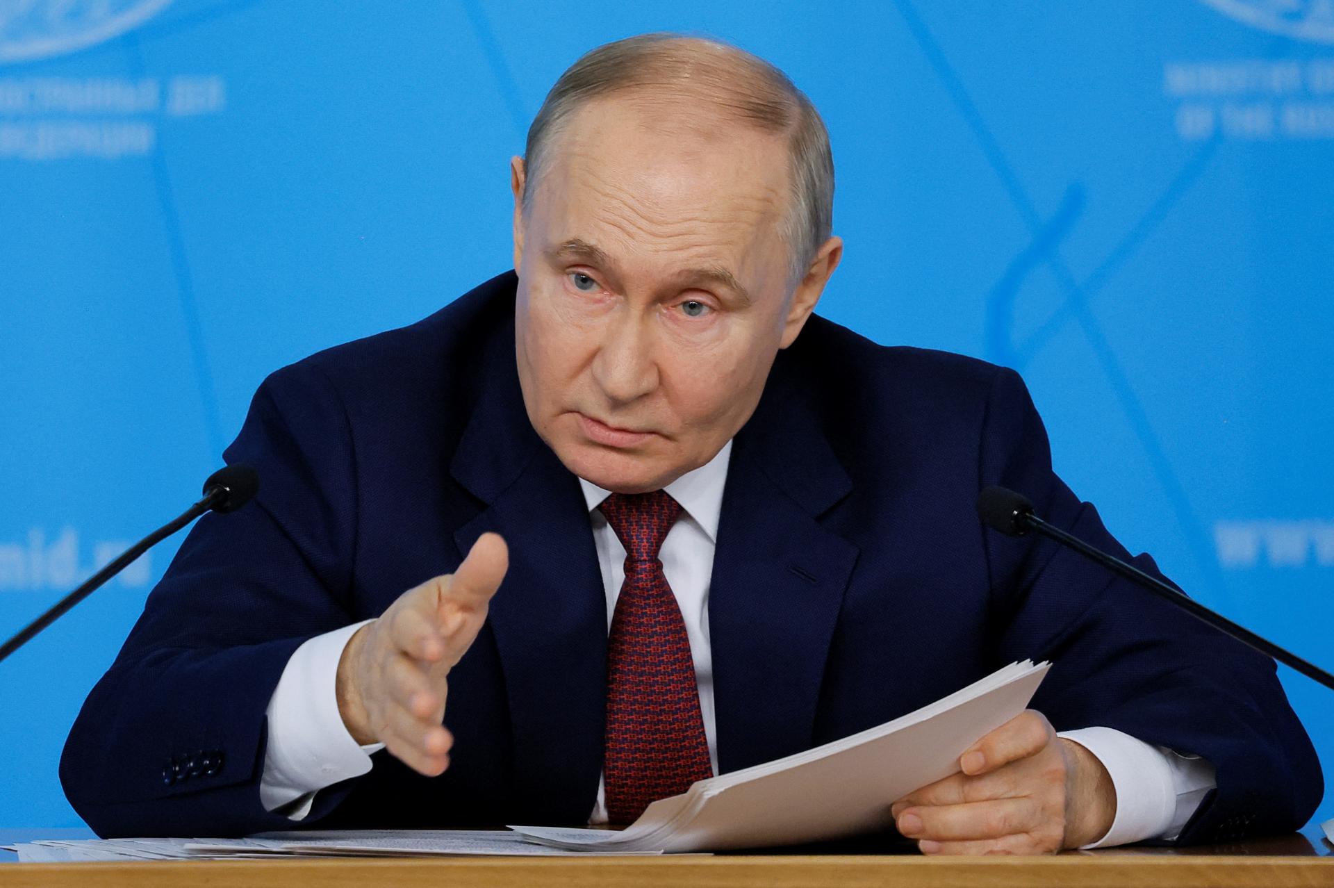 Putin označil stiahnutie ukrajinských síl z východu Ukrajiny za podmienku rokovania