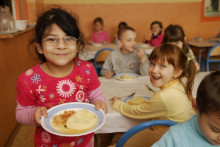 Štátom dotované obedy sa na základných školách obnovili od mája minulého roka. FOTO: TASR/Milan Kapusta