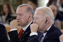 Americký prezident Joe Biden a turecký prezident Recep Tayyip Erdogan. FOTO: REUTERS