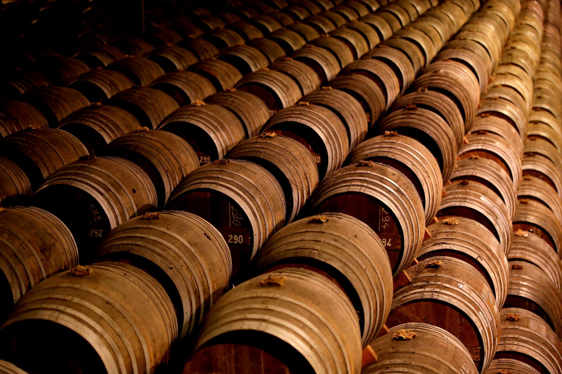Francúzski producenti alkoholu prichádzajú o stovky miliónov, prudko klesá vývoz do USA