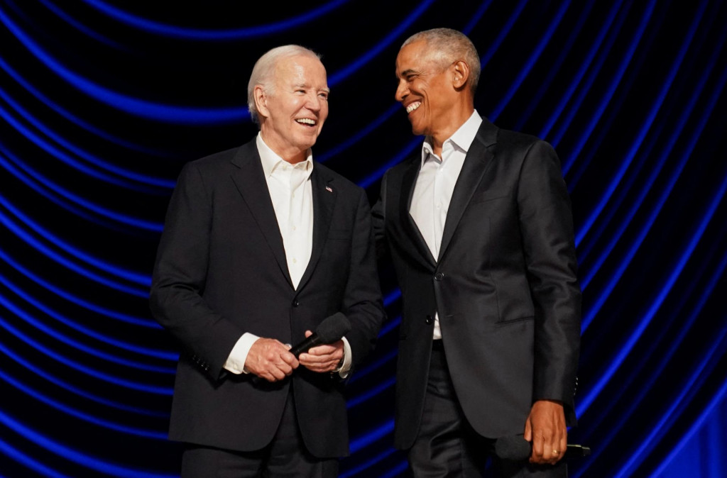 Súčasný prezident Joe Biden a bývalá hlava štátu Barack Obama. FOTO: Reuters