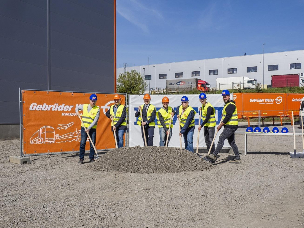 Symbolický “výkop”  odštartoval výstavbu novej logistickej haly v Gebrüder Weiss Senec