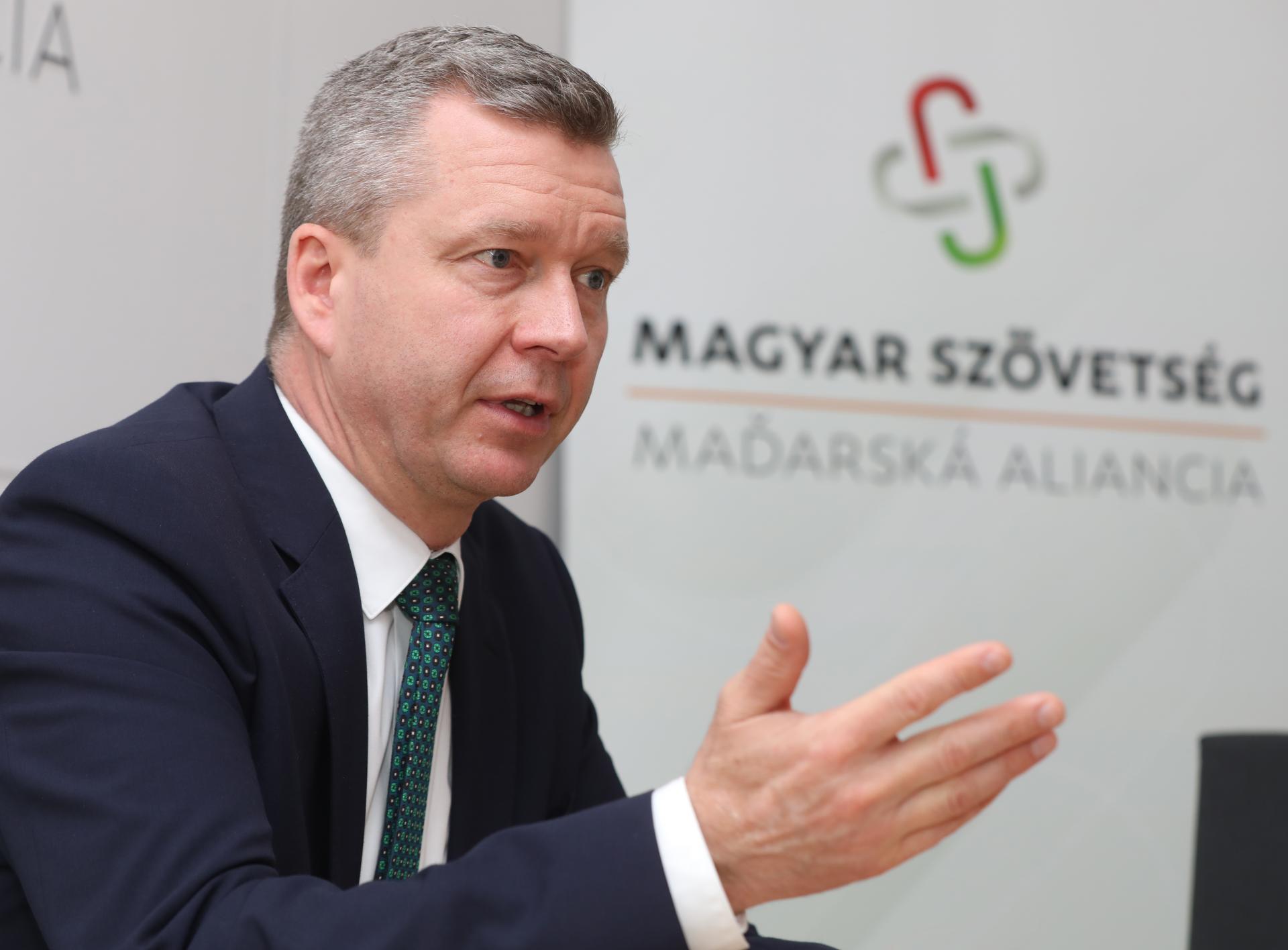 Maďarskej aliancii chýbajú nominácie na predsedu strany. Snem sa blíži, podpredseda Orosz sa vzdal funkcie