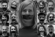 Novinári z RTVS si prelepili ústa čiernou páskou