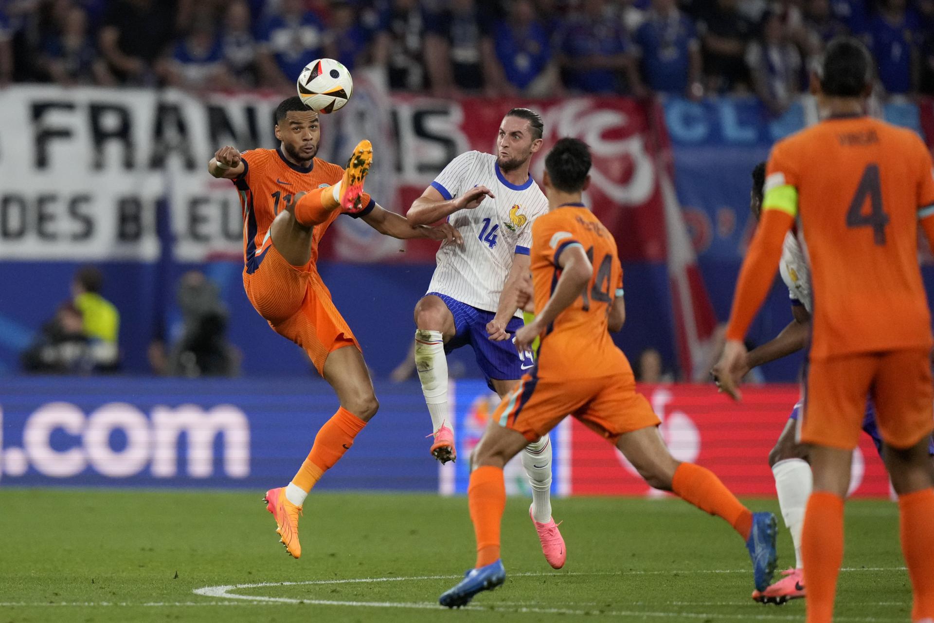 Šláger medzi Francúzskom a Holandskom skončil bezgólovo, Poľsko na turnaji končí