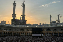 Moslimskí pútnici počas každoročnej púte hadždž v Mekke. FOTO: Reuters