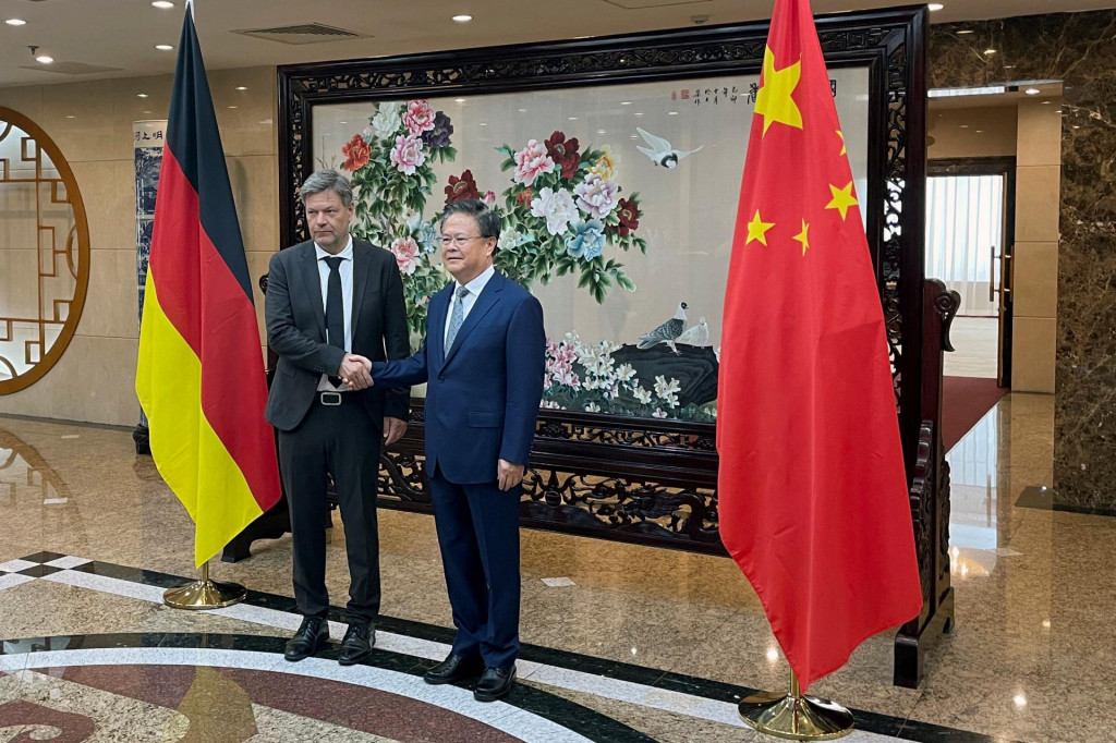 Nemecký vicekancelár a minister hospodárstva Robert Habeck sa na rokovaní v Pekingu snažil vyjednať pokoj zbraní v hroziacej obchodnej vojne. FOTO: REUTERS