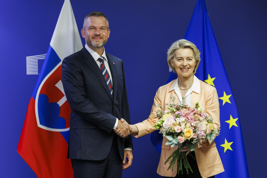 Slovenský prezident Peter Pellegrini a predsedníčka Európskej komisie Ursula von der Leyenová. FOTO: TASR/Kancelária prezidenta SR