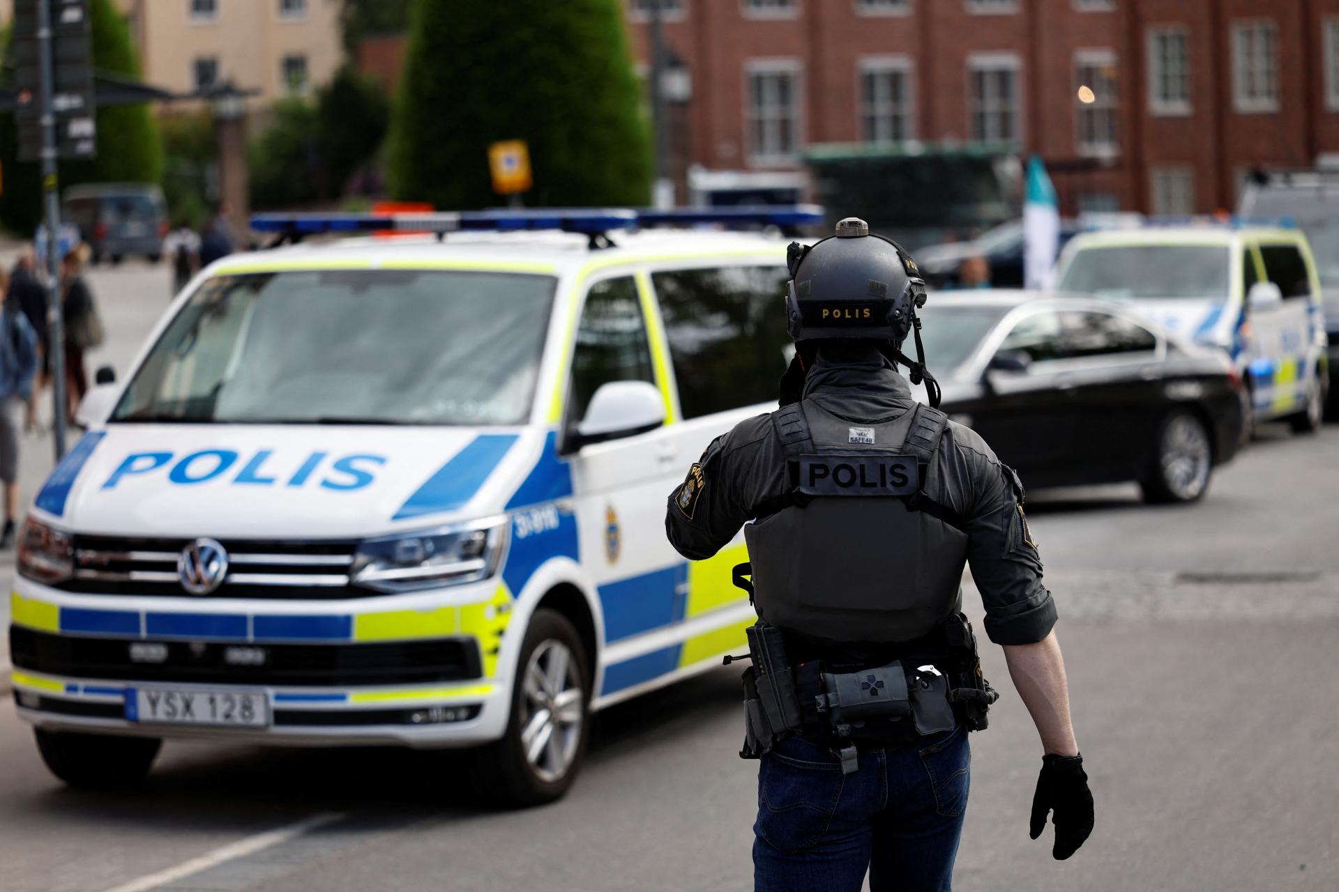 Tínedžer vo Švédsku išiel so zbraňou na izraelskú ambasádu, súd ho dal pod dohľad
