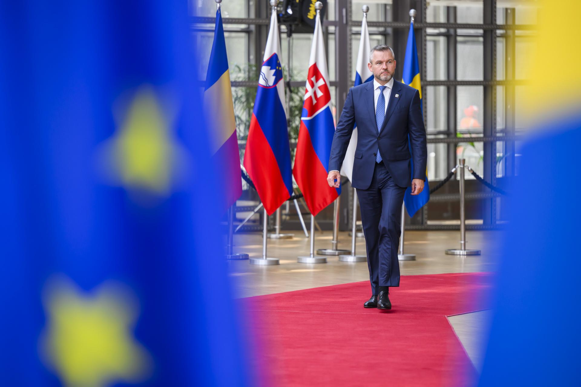 Pellegrini sa na samite EÚ stretne so Zelenským