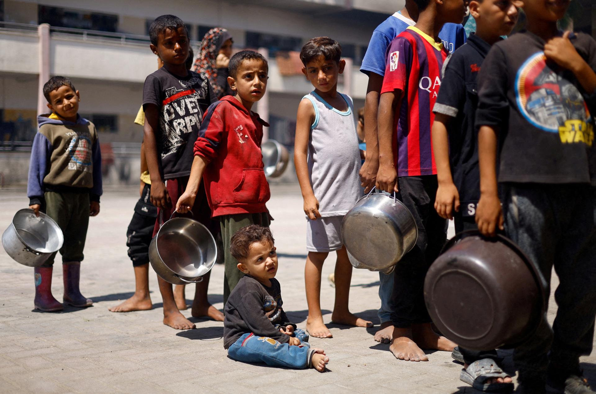 Z Gazy previezli do Egypta prvých chorých a zranených od 7. mája, išlo o 68 detí