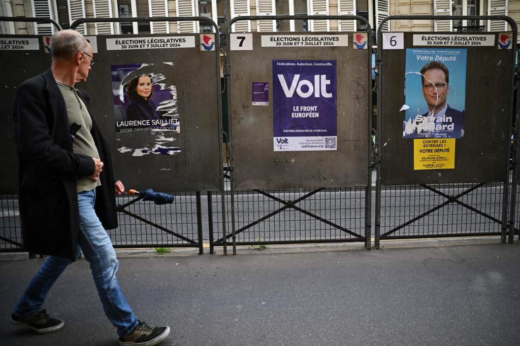 Volebné plagáy pred francúzskymi parlamentnými voľbami. FOTO: Reuters