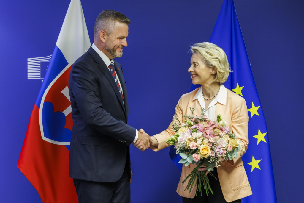 Slovenský prezident Peter Pellegrini a predsedníčka Európskej komisie Ursula von der Leyenová. FOTO: TASR/Kancelária prezidenta SR