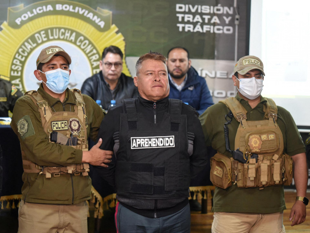Bolívijský generál Juan Jose Zuniga je predstavený po jeho zatknutí úradmi za pokus o prevrat v La Paz. FOTO: Reuters