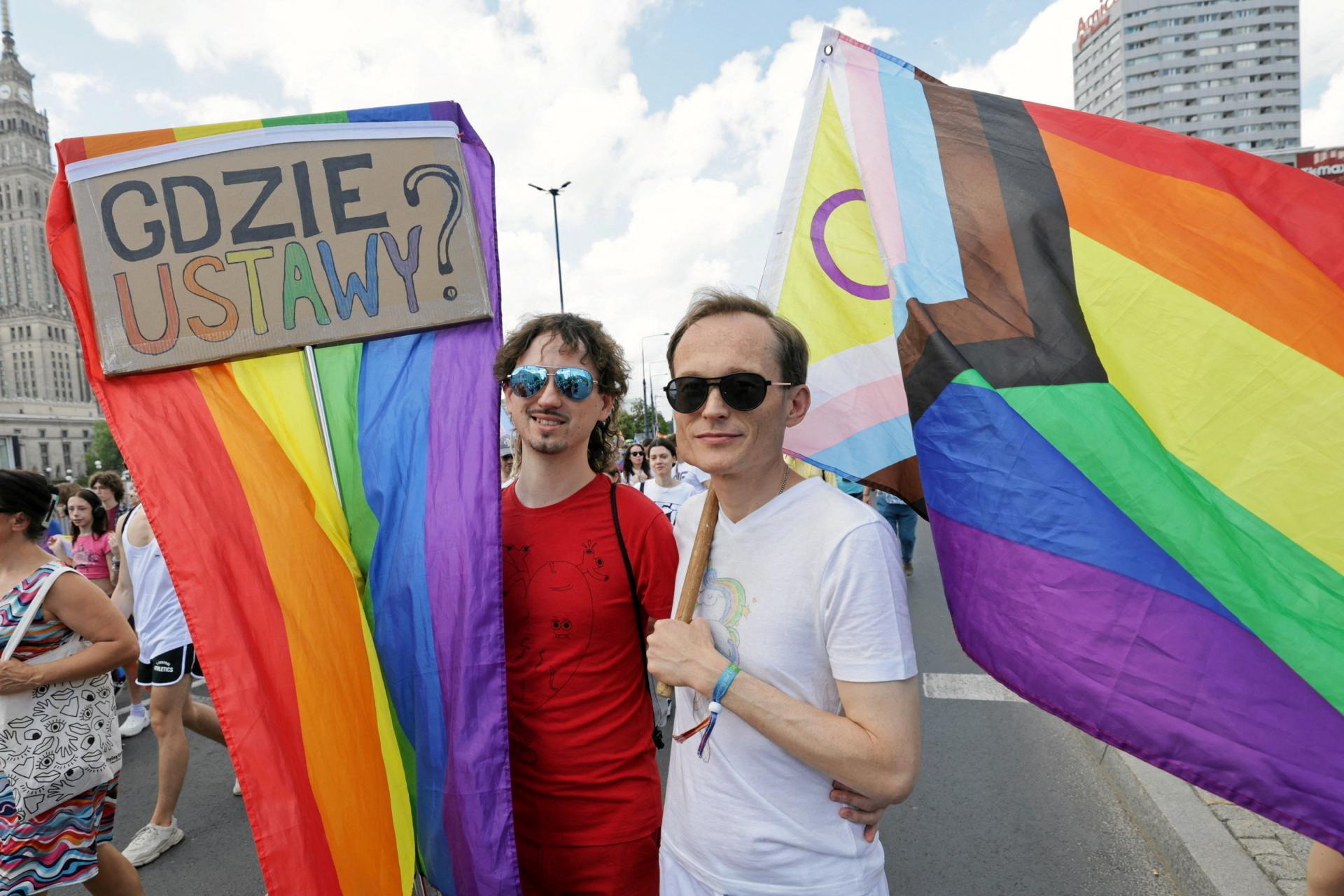 Poľsko má povinnosť legalizovať občianske zväzky párov rovnakého pohlavia, rozhodol európsky súd