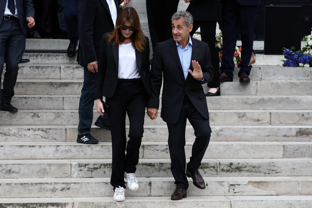Bývalý francúzsky prezident Nicolas Sarkozy a jeho manželka Carla Bruni-Sarkozyová. FOTO: Reuters