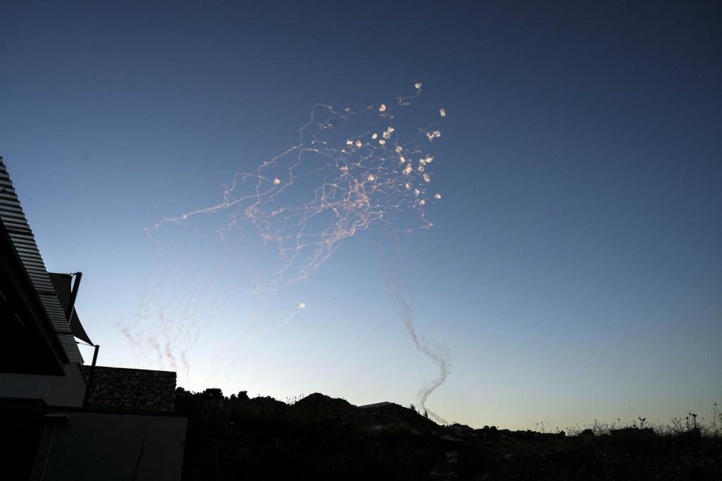 Zachytenie rakiet vypustených z Libanonu do Izraela. FOTO: Reuters