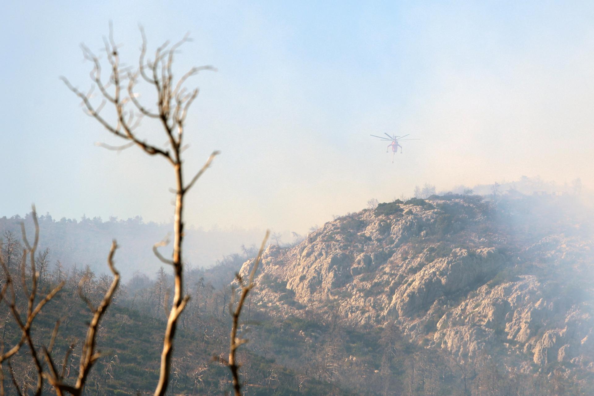 Gréckym hasičom sa podarilo dostať pod kontrolu lesný požiar na ostrove Serifos