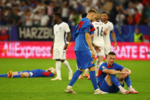 Naši futbalisti sa len ťažko vyrovnávali s trpkým koncom na tohtoročnom Eure. FOTO: Reuters