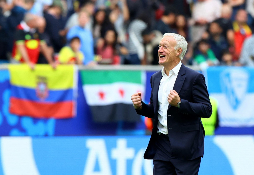 Francúzsky tréner Didier Deschamps oslavuje víťazstvo 1:0. FOTO: Reuters