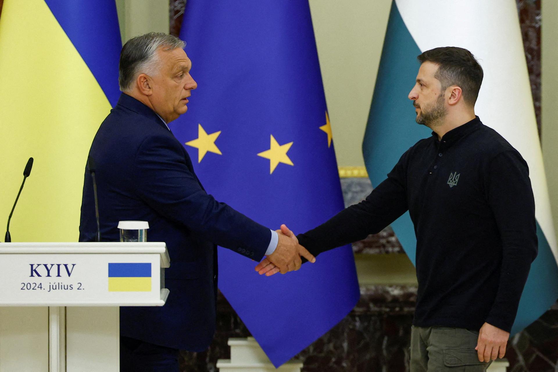 Zelenskyj podľa jeho slov vyzval Orbána, aby sa pripojil k mierovým snahám Ukrajiny