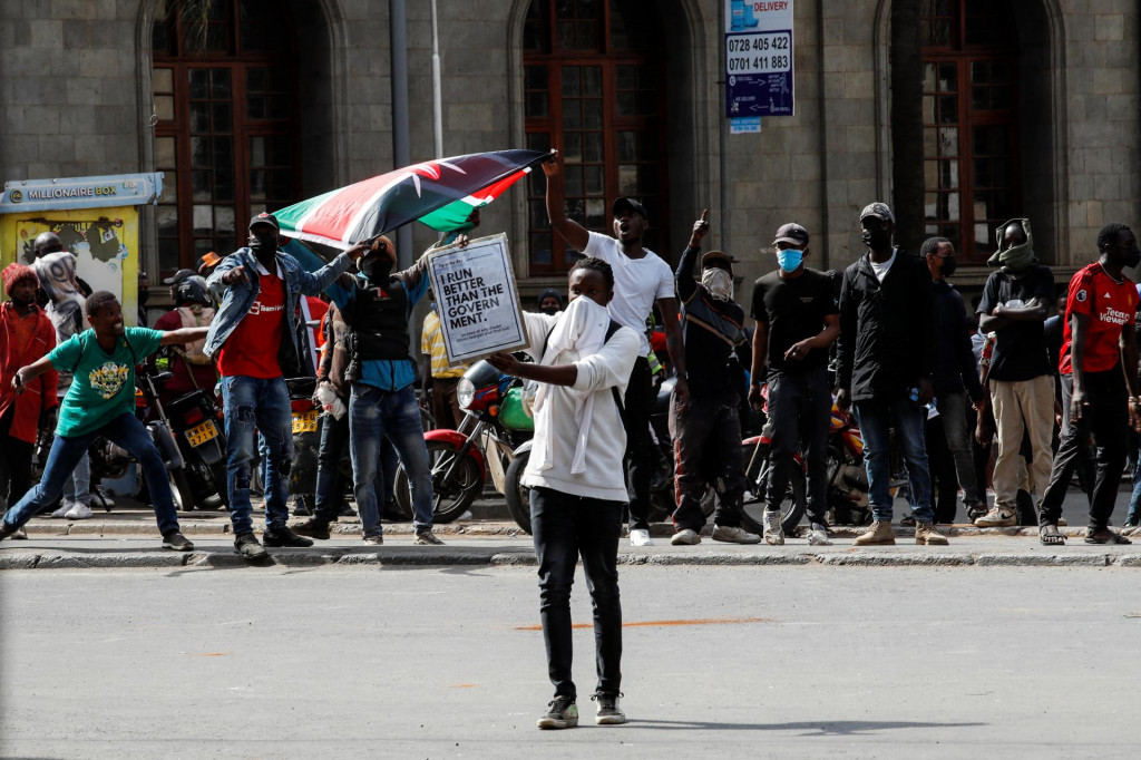 Dnešné demonštrácie sa začali pokojne, ale v priebehu dňa sa zmenili na násilnosti. FOTO: Reuters